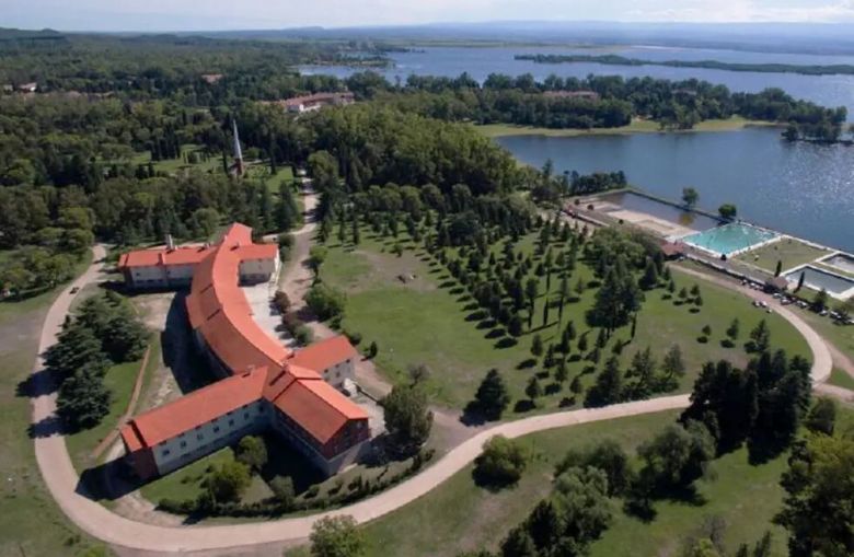 El gobierno nacional dispuso el cierre del Complejo Turístico de Embalse