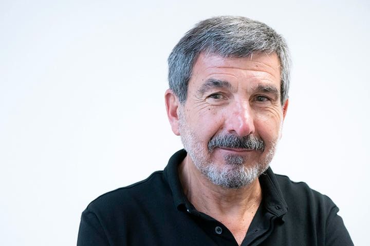 "Es contradictorio que el presidente desfinancie y ataque a los científicos"