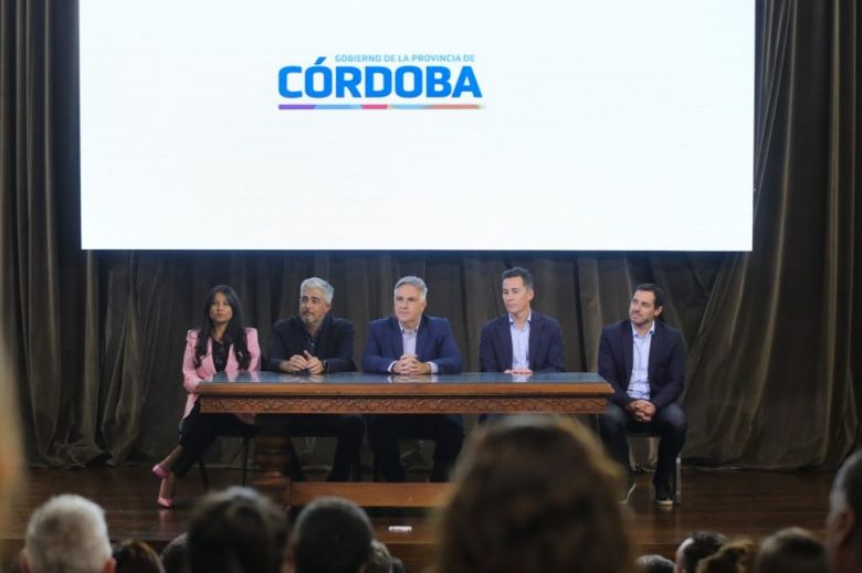 Dengue: Llaryora presidió el encuentro de la Mesa Sanitaria provincial
