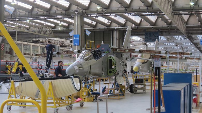 FAdeA: suspensiones y caída de contratos en un contexto de "reestructuración"