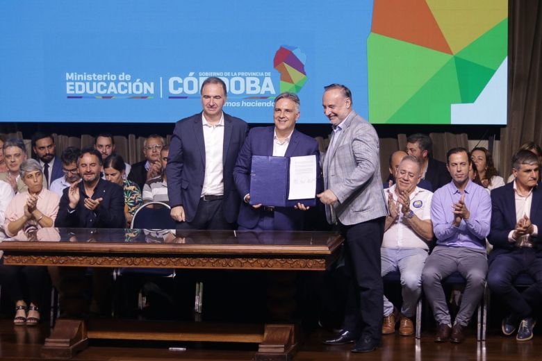 Accastello y Llaryora firmaron convenio para el fortalecimiento educativo