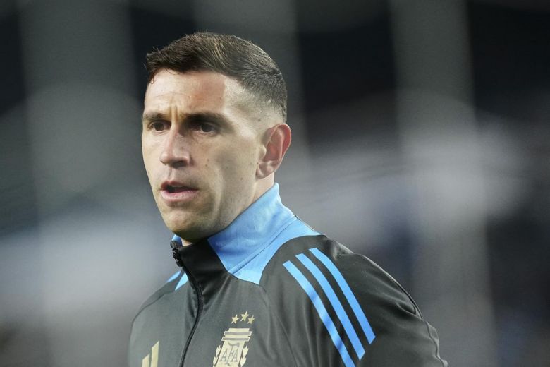 Dibu Martínez, disconforme con los rivales en los amistosos de la Selección Argentina