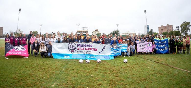 Comenzó el torneo "Mujeres a la cancha"