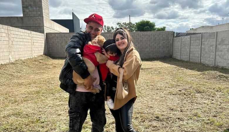 La influencer local Kami Franco y su pareja El Moneda anunciaron la compra de un terreno propio 