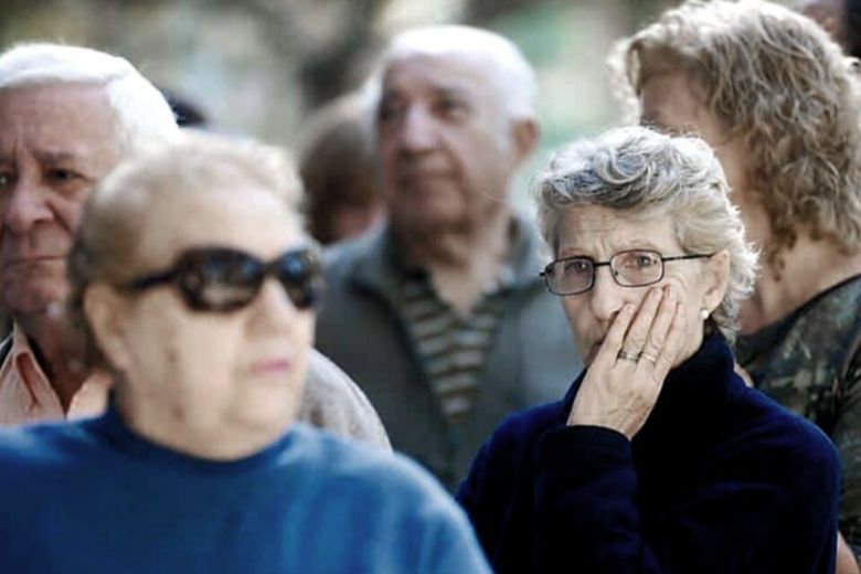 Consultores contradicen a Milei: el 35% del ajuste del gasto público recayó en los jubilados