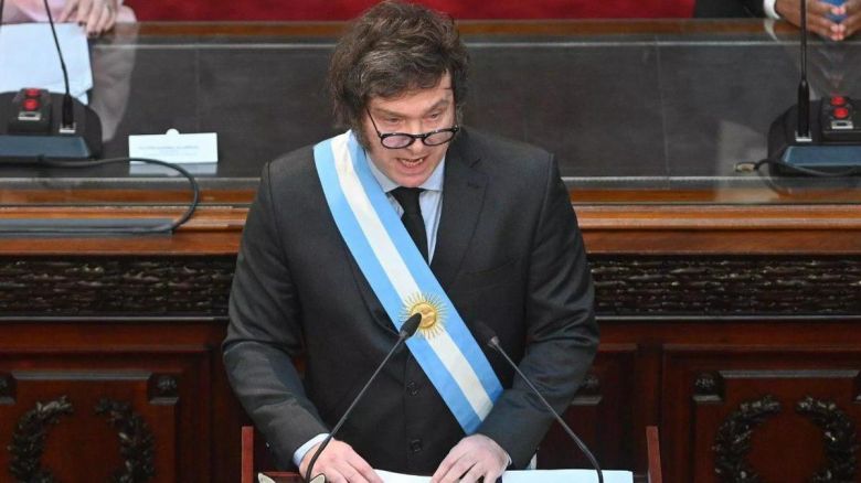 Milei arriesga todo: ley Bases, reforma laboral, Ganancias y DNU