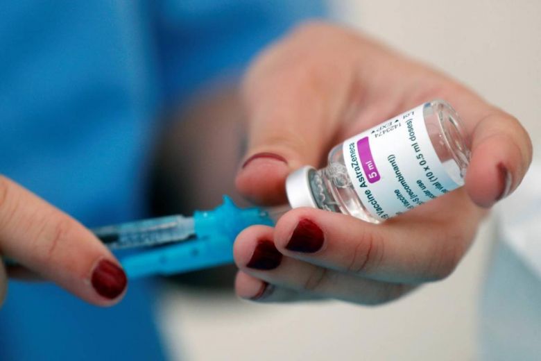AstraZeneca admitió los efectos secundarios de su vacuna contra el Covid-19