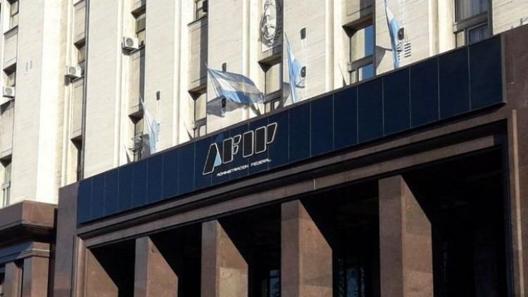 Afip exige informes al transferir por billeteras virtuales: los topes y qué hay que hacer