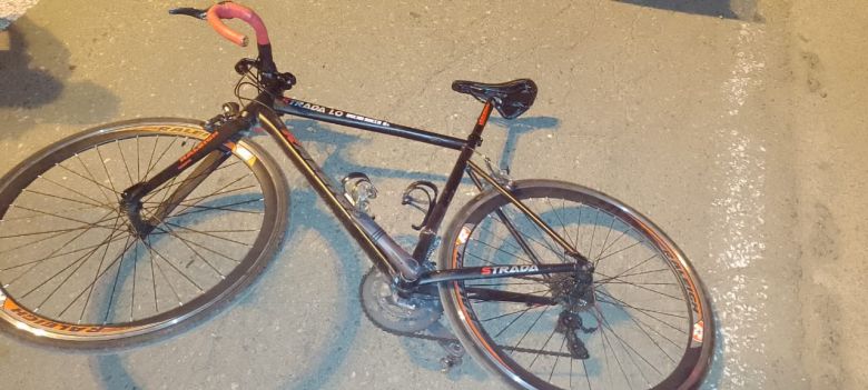 Falleció un ciclista tras caer y golpear su cabeza en el asfalto