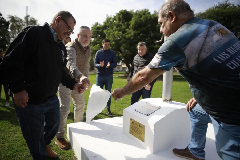 El intendente Accastello junto a excombatientes conmemoraron el “Día Patrio”
