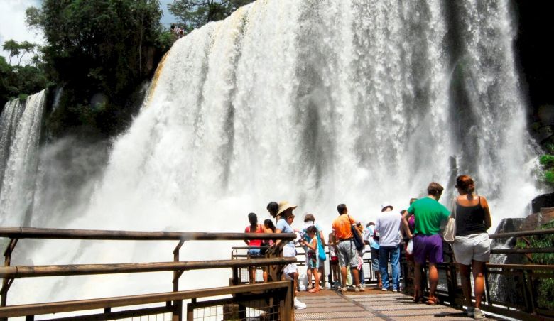 Más de 2,6 millones de turistas se movilizaron durante los feriados de junio