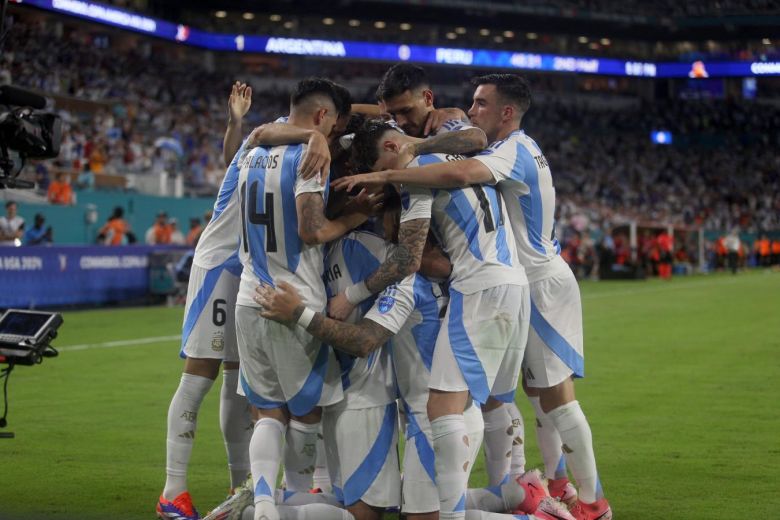 Argentina le ganó a Perú y se quedó con el primer puesto del Grupo A de la Copa América