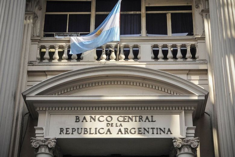 Bancos expresaron su respaldo a las medidas anunciadas por Caputo