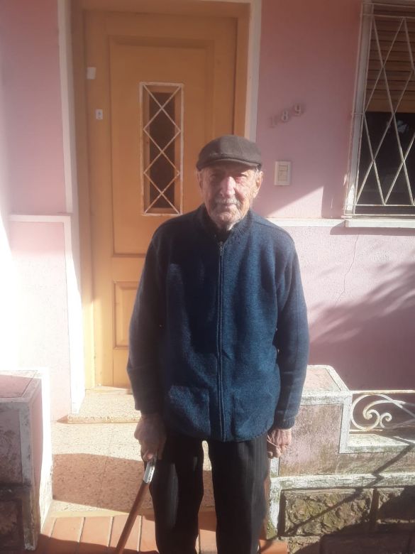 El ciudadano mas longevo de Laborde cumplió 106 años y lo festejó tomando vino