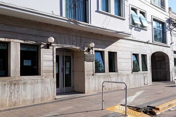 Trabajadores de dos clínicas reclaman por incumplimiento salarial