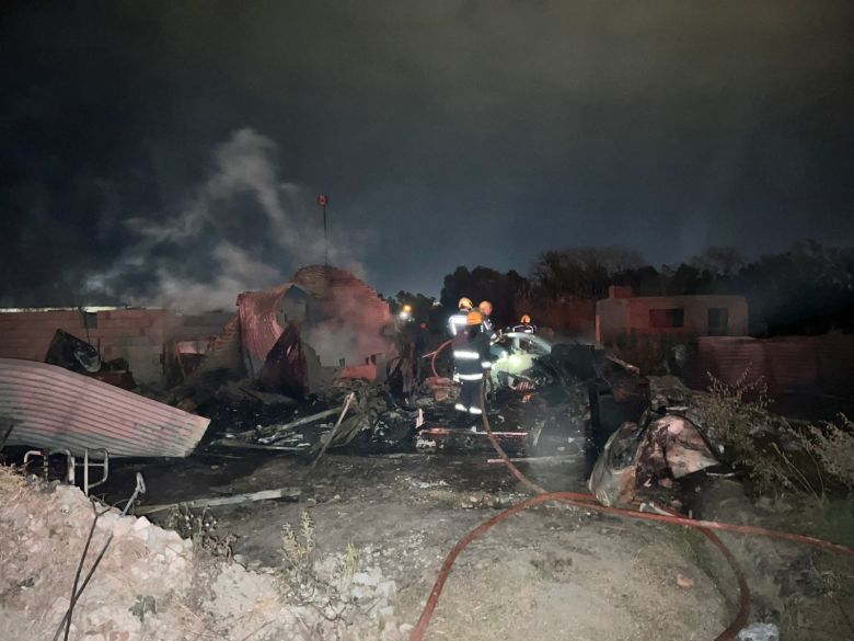 Barrio Las Playas: se incendió una vivienda y sus ocupantes sufrieron quemaduras 