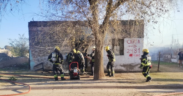 Una vela provocó el incendio de una casa 