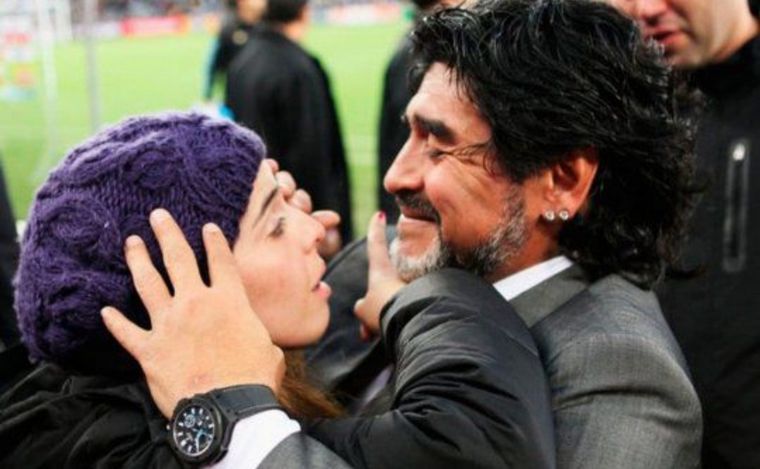 Dalma Maradona reveló que usó una médium para "hablar" con su padre