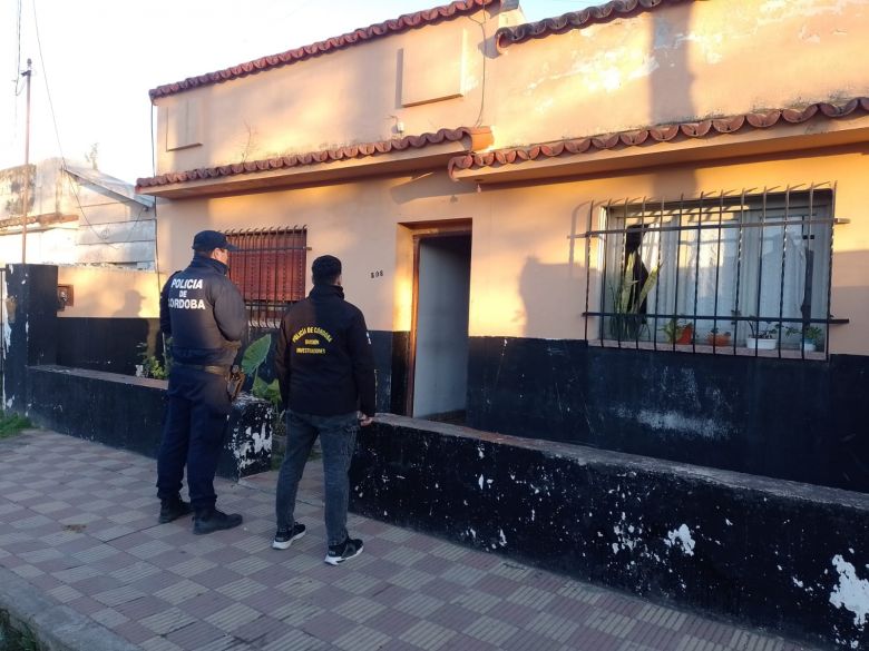 Joven detenida por robarle a otra mujer un celular a mano armada