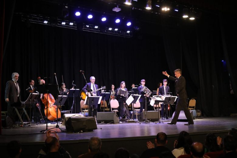Más de 500 personas asistieron al show "Pasión Tanguera" en el Teatro Verdi