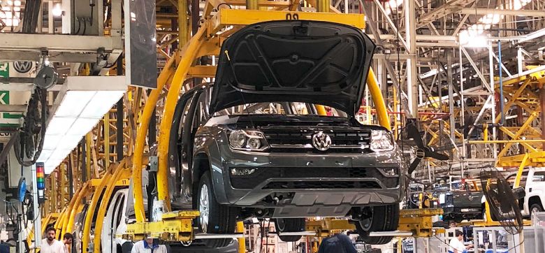 Por la fuerte caída de ventas en las automotrices, Volkswagen Argentina redujo 300 empleos