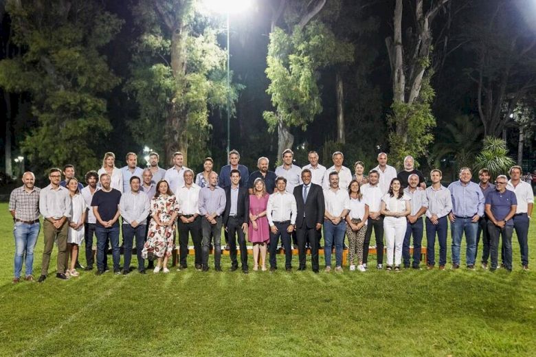 Según la consultora CB, si el peronismo se une, gana las legislativas