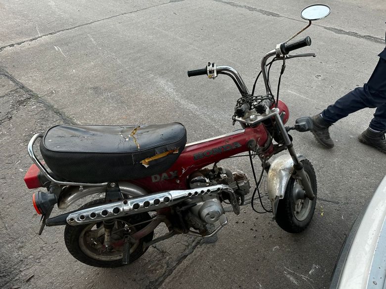 Dos motos chocaron en el centro y uno de los motociclistas terminó con lesiones graves