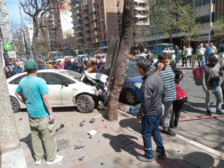 Córdoba: perdió el control de su auto y atropelló a más de 30 personas