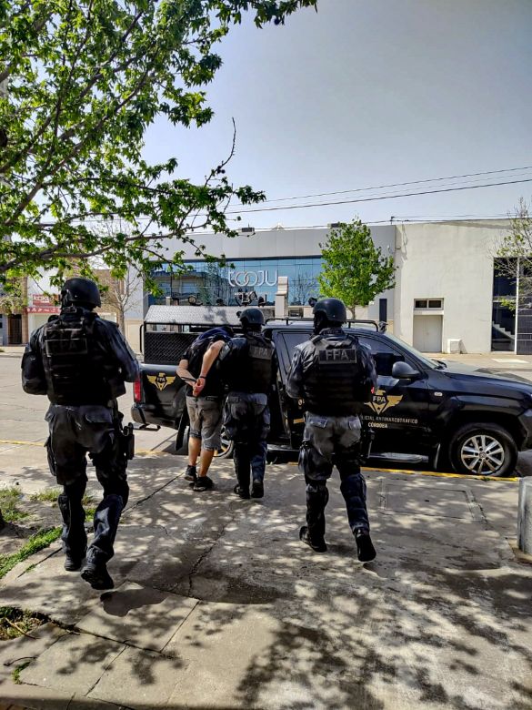 Justiniano Posse: incautaron cocaína y marihuana, hay un detenido