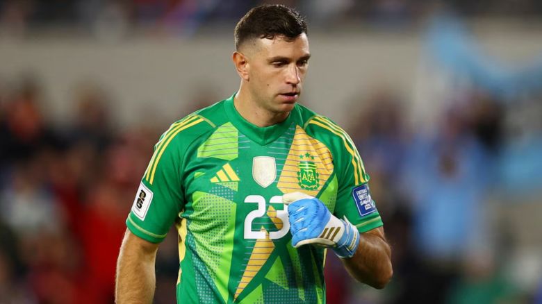 El posteo y la explicación de Dibu Martínez tras ser sancionado por la FIFA