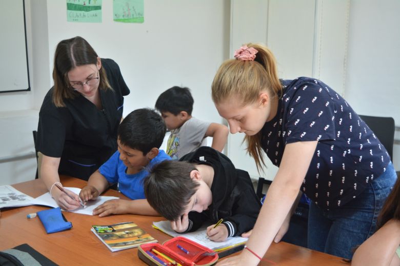 Más de 800 estudiantes reciben apoyo escolar gratuito
