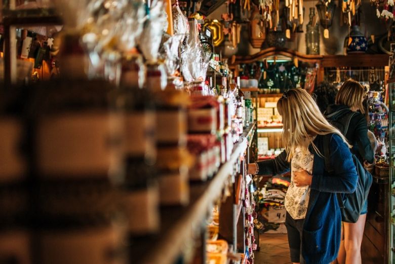 Las ventas descendieron 5,2% en septiembre y por tercer mes consecutivo se redujo la caída