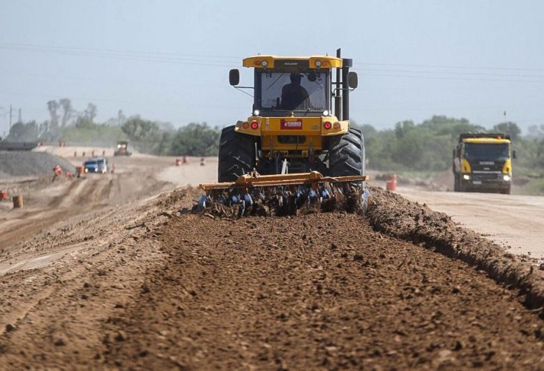Llaryora supervisó la obra de circunvalación de Villa María – Villa Nueva