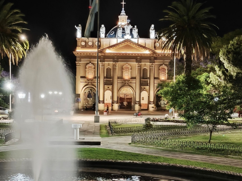 La Catedral se iluminó y celebró sus 150 años de creación