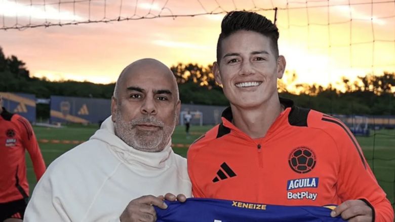 Boca hizo posar a James Rodríguez y Luis Díaz con su camiseta, ¿y si los llama Román?
