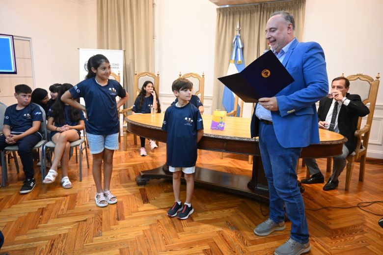 Máximo Deulofeu y Mia Avendaño son los nuevos Intendente y Viceintendenta de los Infancias