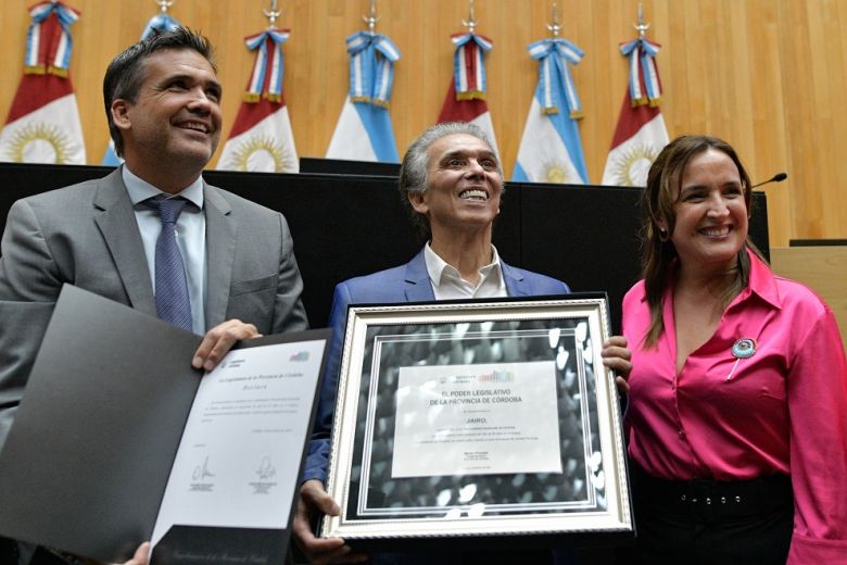 La Legislatura homenajeó a Jairo y al Chaqueño Palavecino