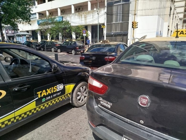 Taxistas presentan un proyecto para frenar el avance de Uber en Río Cuarto 