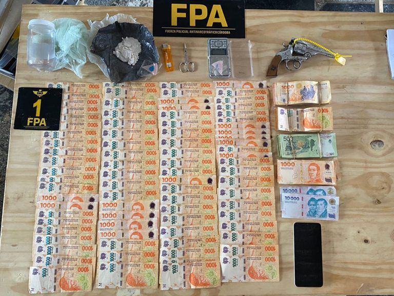 Dos detenidos por liderar una banda que comercializaba drogas