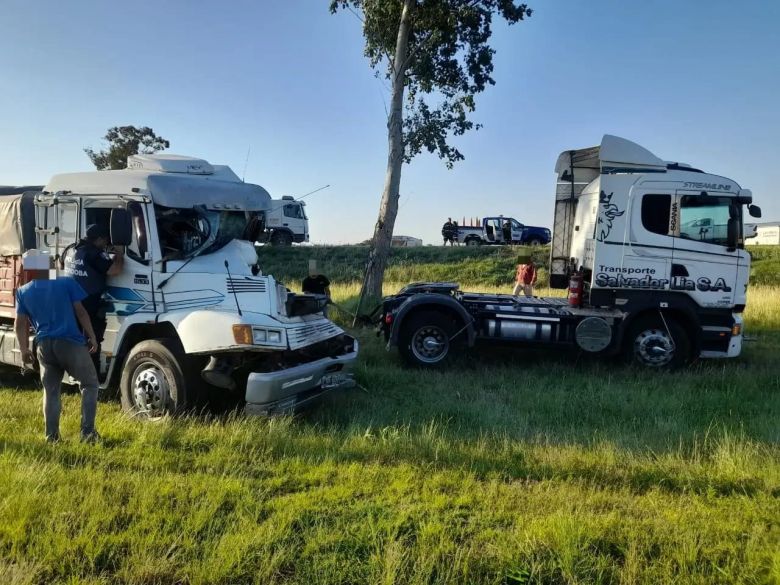 Accidente entre dos camiones a la altura de Laboulaye
