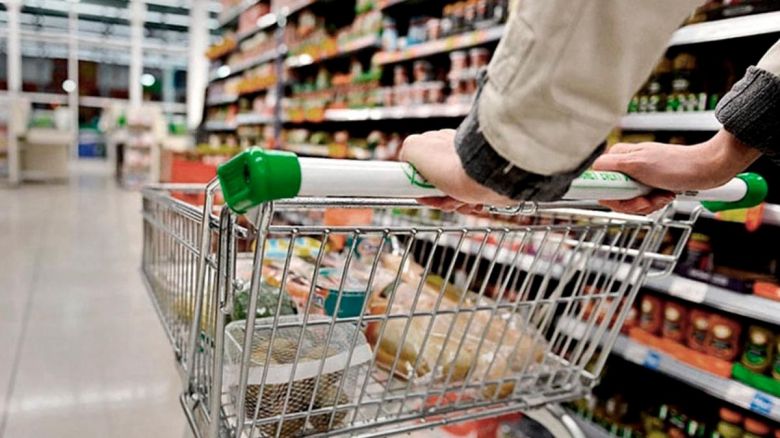 Pese a la baja de la inflación, una familia necesita más de un millón de pesos para no ser pobre 