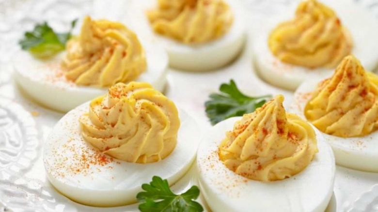 ¿Huevos rellenos para las Fiestas? Cómo hacer para que queden sanos y prolijos