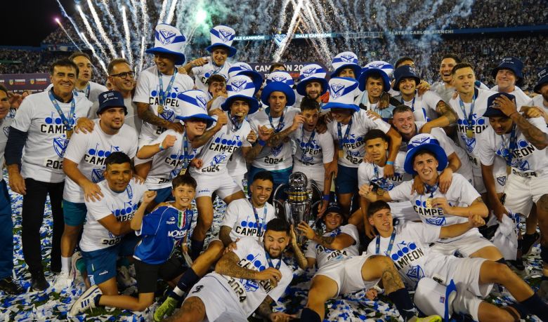 Tras coronarse en la Liga Profesional, Vélez va por otros dos títulos