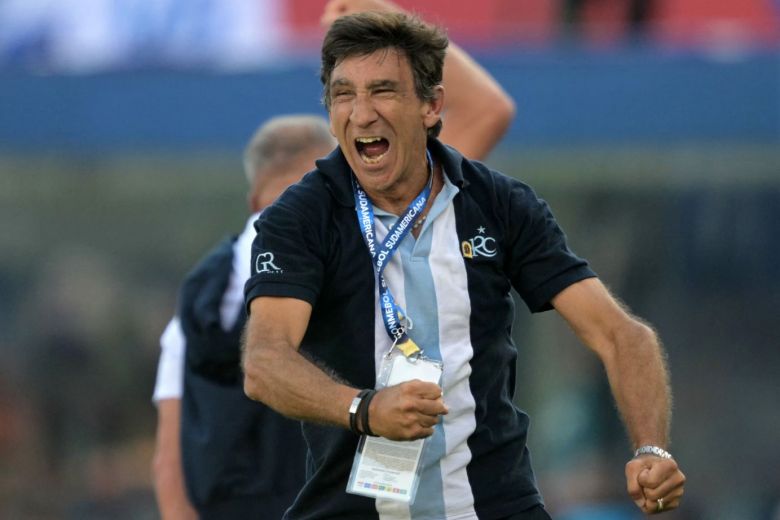 Costas mantiene la ilusión de que Juanfer Quintero siga en Racing