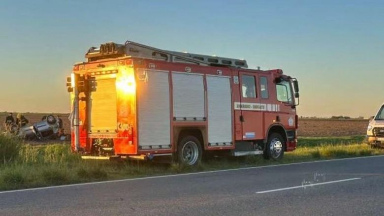 Murió un bebe luego de que una familia volcara con su auto en la ruta 