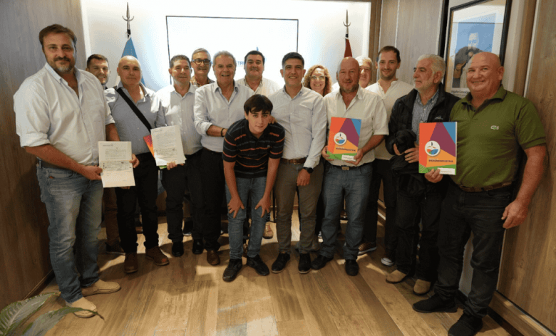 La Provincia entregó aportes por 335,5 millones de pesos a Consorcios Camineros