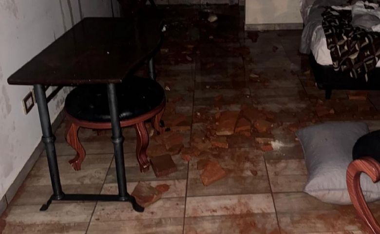 Oncativo: un temporal arrancó el techo de un hotel