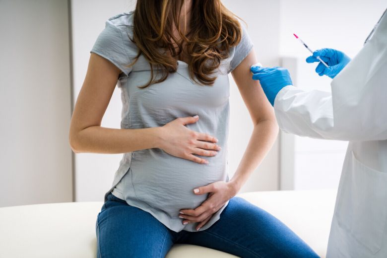 Incorporan vacuna contra el virus sincicial respiratorio para personas gestantes
