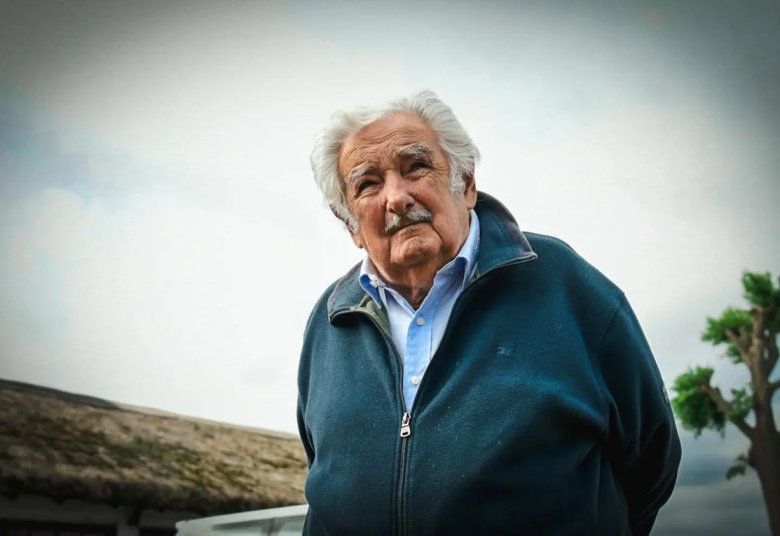 Mujica anunció que el cáncer se expandió y no se someterá a más tratamientos