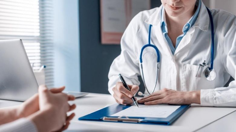 Denuncian el ejercicio ilegal de la medicina en centros de salud